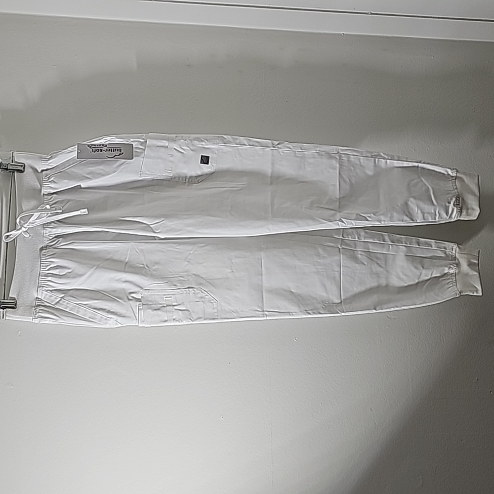 Scrubs, butter-soft. White with lots‎ of pockets.  Cuff style. Size small…